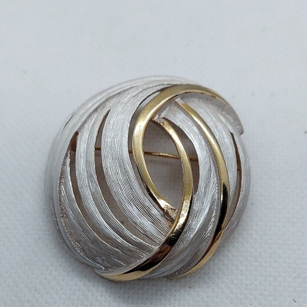 Vintage Frosted‎ Gold Swirl Brooch